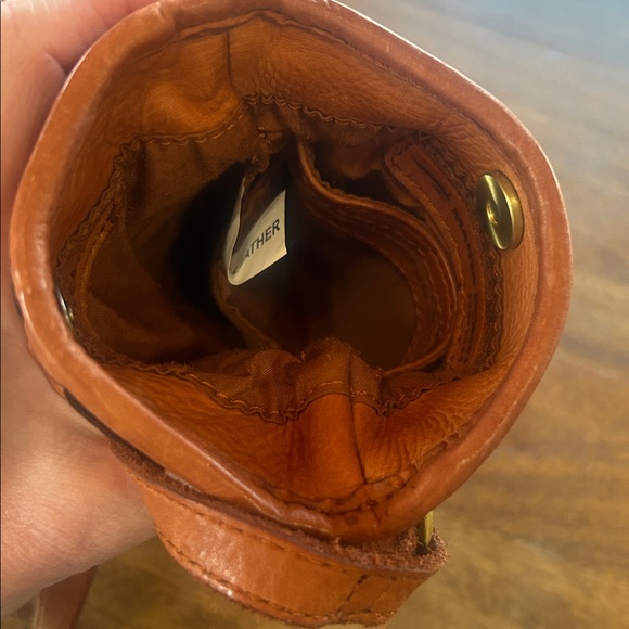 MARTA PONTI Made In Portugal Leather Phone Crossbody With Woven Detail - Picture 5 of 7